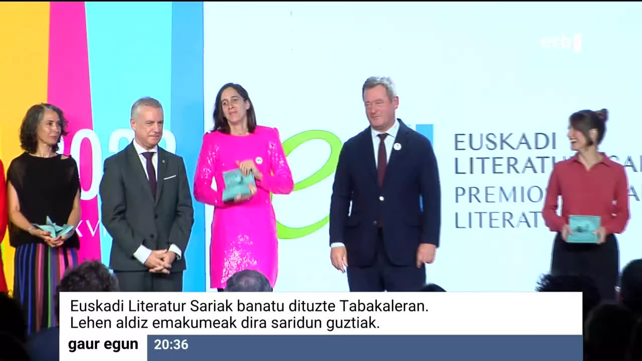 Iñigo Urkullu lehendakariak Euskadi Literatura Sariak entregatu ditu. Hauek izan dira saridunak: Uxue Apaolaza, Edurne Portela, Leire Bilbao, Koro Navarro, Irati Jimenez eta Teresa Maldonado.