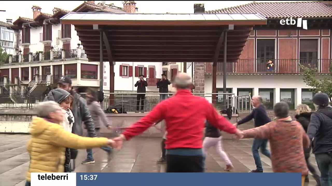 El grupo de gaiteros también busca que "Espartinen ahaireak" de pie a que se vuelva a bailar con las gaitas en todas las plazas de la zona.