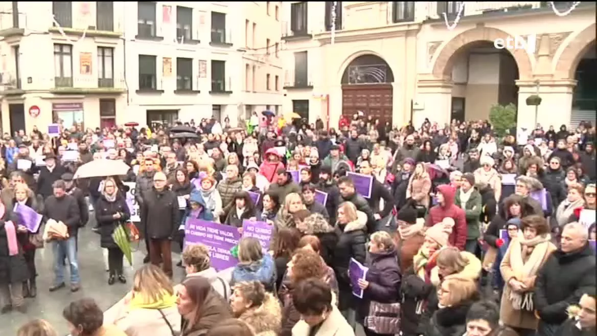 Ihes egin eta gero, Frantzian atxilotu zuten senarra; Sara hil zuela aitortu zuen epailearen aurrean 41 urteko gizonak. Duela urtebete izandako hilketa gogoratzeko manifestazioa bikotearen etxebizitzatik abiatu da.