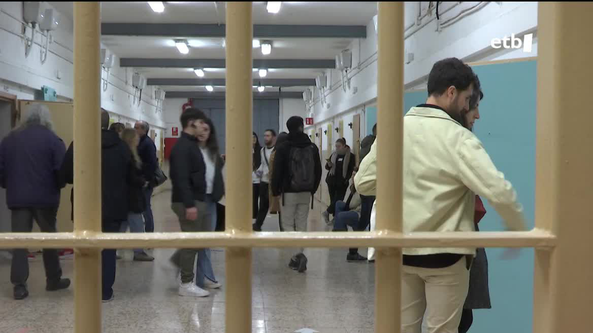 Gero eta gehiago dira burdin hesien atzean gertatu zena ezagutzeko jakin-mina duten bisitariak. Mundu zabaleko fenomenoa da. Estatu Batuetan San Frantziskoko Alcatraz espetxean esaterako. Estatuan, Bartzelonako Modelok 158.000 bisita jaso ditu azken urteetan.