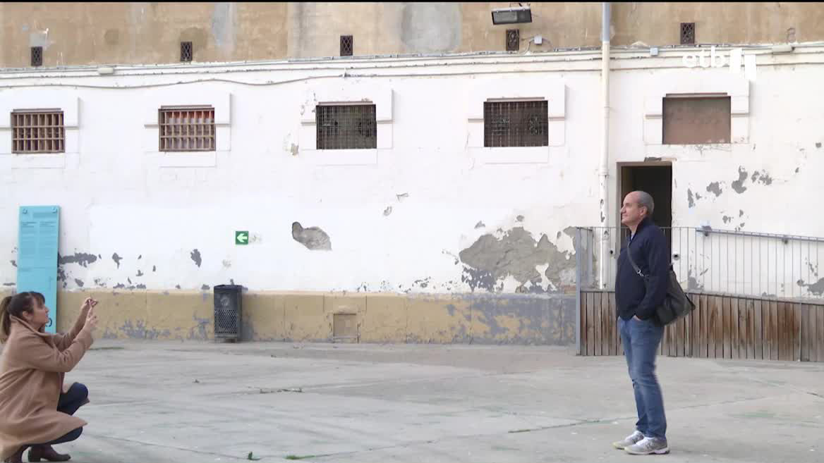 Cada vez son más los visitantes que quieren conocer lo que pasó entre las rejas de los centros penitenciarios. Se trata de un fenómeno mundial. En EE. UU., por ejemplo, pasa en Alcatraz. En Barcelona, la Modelo ha recibido más de 158.000 visitas.