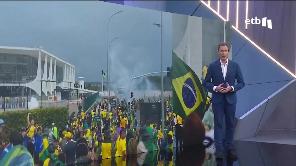 Vídeo: Los seguidores de Bolsonaro han tomado por la fuerza el Congreso, el Supremo y el palacio presidencial de Brasil.  El responsable de Información Internacional en EITB Media, Mikel Reparaz, ha analizado lo sucedido.