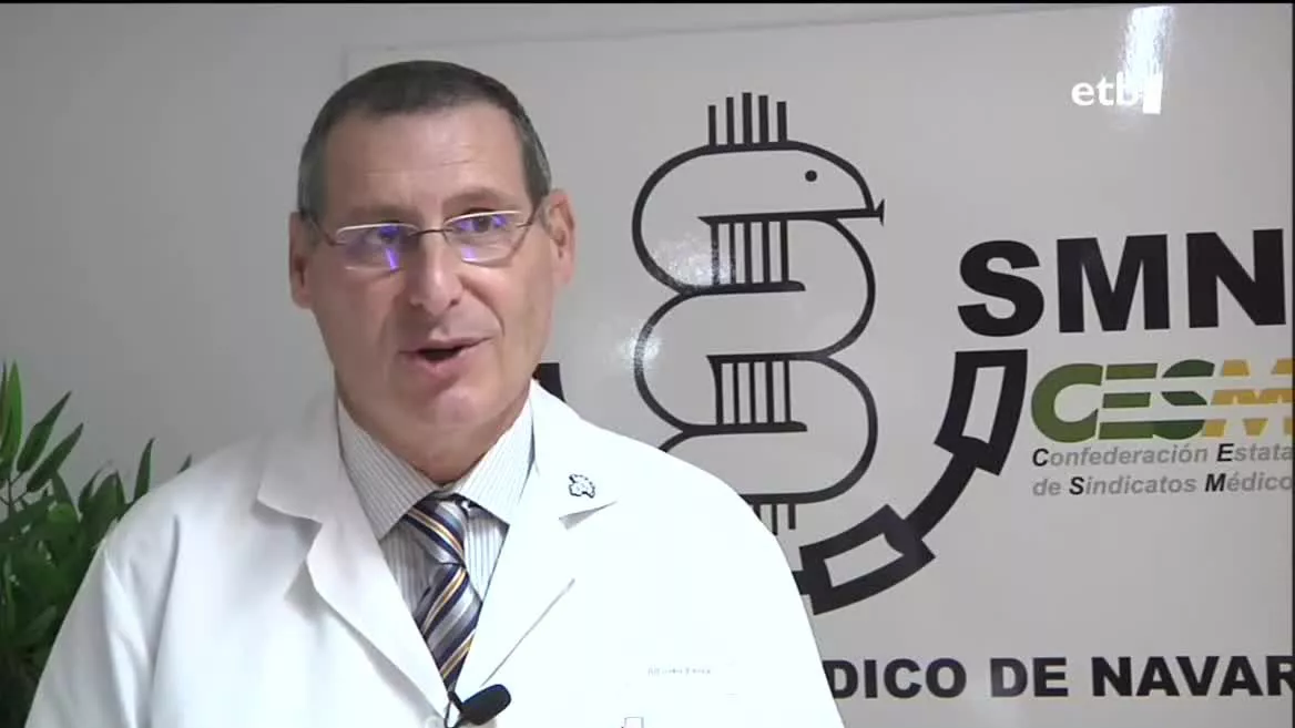 Nafarroako Gobernuak ez dio atea ixten aldaketa horri. Ez da iritzi berekoa, ordea, Nafarroako osasun plataforma. Esklusibitatea kentzeak sare publikoa ahulduko lukeela uste dute. 1.000 euroko osagarria kobratzen dute hilero medikuek Osasunbidean bakarrik lan egiteagatik.