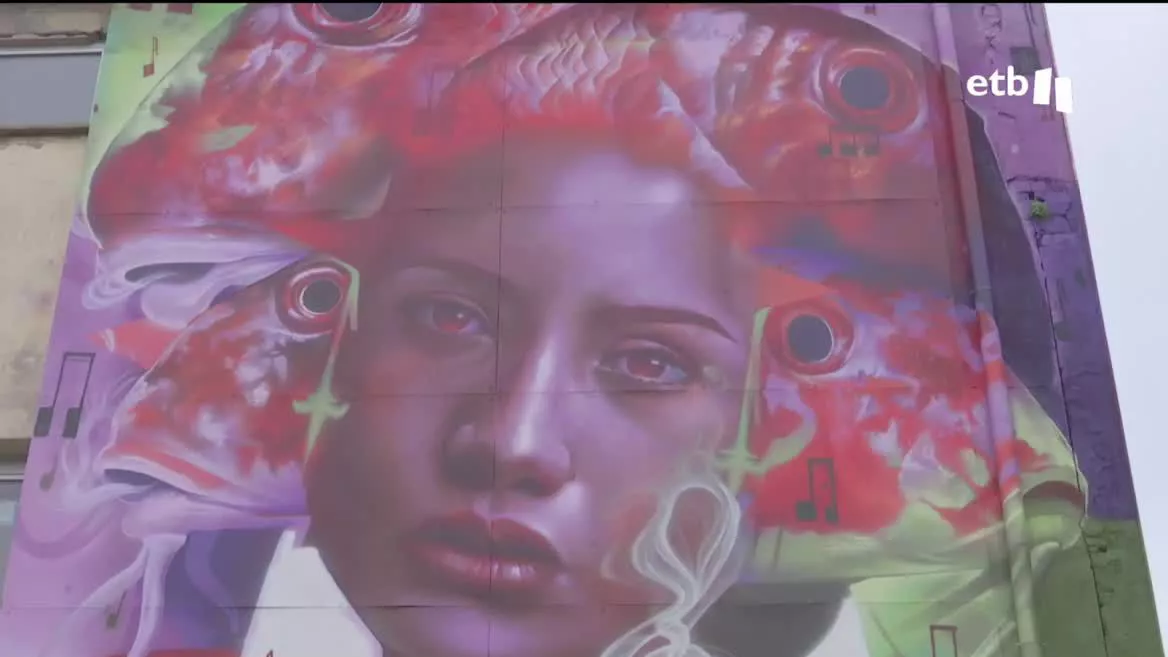 De los 100 mejores murales que se han realizado este año en todo el mundo, tres están en Euskal Herria, según la web especializada Street Art Cities. La votación para escoger el mejor mural del año permanecerá abierta en la web de Street Art Cities hasta el próximo 31 de enero.