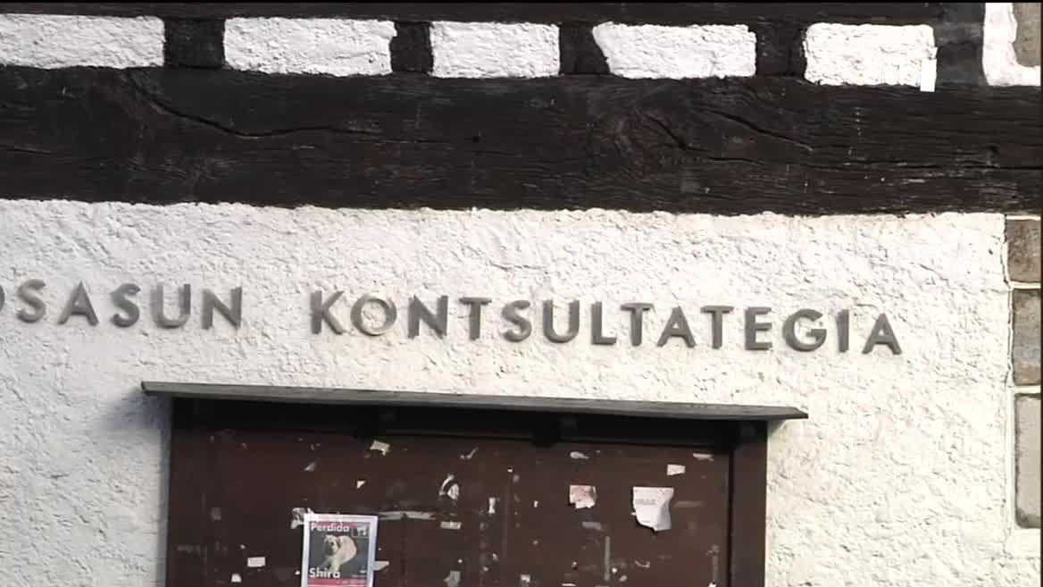 Lesaka da eskualdean zerbitzua eskaintzen duen herri bakarra. Bertara joan behar dute Bera, Arantza, Igantzi eta Etxalarko bizilagunek. Dagozkien 8 medikuetatik, 4 daude lanean eta pediatrarik gabe ere geratu dira.
