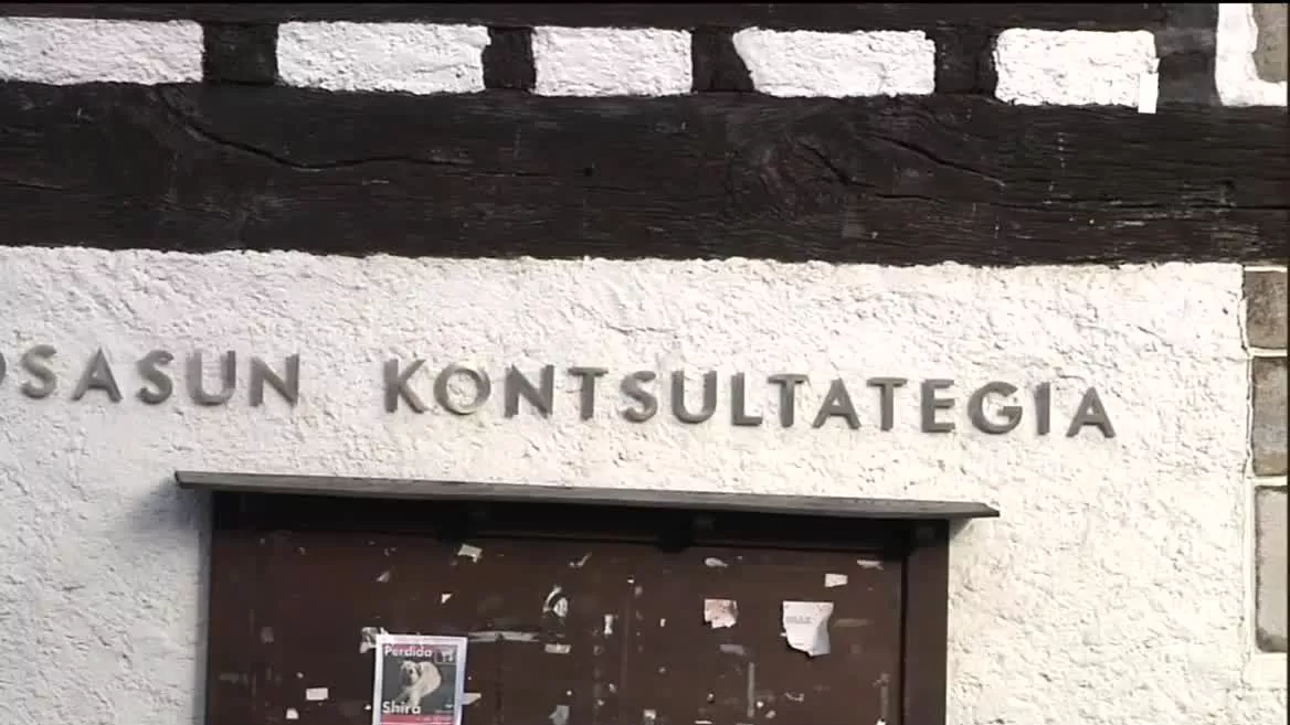 Lesaka da eskualdean zerbitzua eskaintzen duen herri bakarra. Bertara joan behar dute Bera, Arantza, Igantzi eta Etxalarko bizilagunek. Dagozkien 8 medikuetatik, 4 daude lanean eta pediatrarik gabe ere geratu dira.