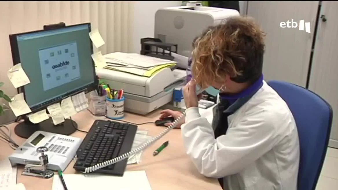 Los jeltzales apoya la propuesta de Elkarrekin Podemos, y opinan que hay que hacer una reflexión profunda acerca de los servicios de salud. EH Bildu ha anunciado que también apoyará la medida.