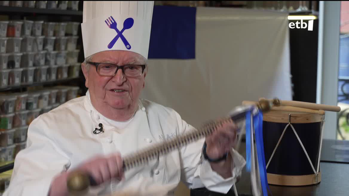 Juan Mari Arzak gure sukaldari handienetakoa da, eta berarentzat ere berezia da, oso, San Sebastian Eguna. Festa hasi baino ordu batzuk lehenago, bere sukaldeko ateak ireki dizkigu.