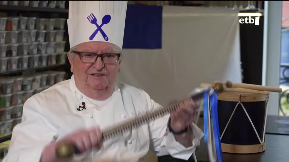 Juan Mari Arzak gure sukaldari handienetakoa da, eta berarentzat ere berezia da, oso, San Sebastian Eguna. Festa hasi baino ordu batzuk lehenago, bere sukaldeko ateak ireki dizkigu.