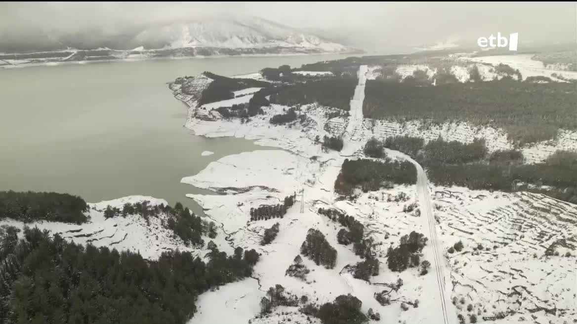 Gaurko ur mailak % 39eko marra gainditu Esako urtegian. Gora egin du azken egunetan, baina gutxi da oraindik ere.