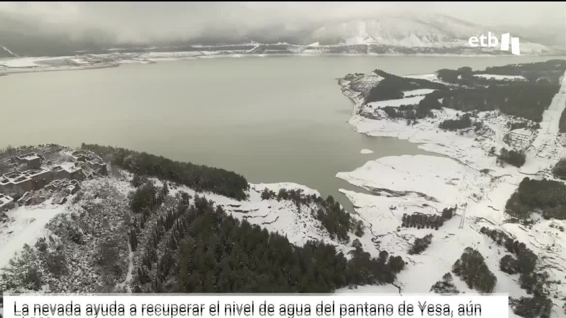 El temporal de los últimos días ha ayudado a recuperar ligeramente el nivel del pantano de Yesa, que ahora se sitúa en el 39%, una cantidad aún insuficiente.