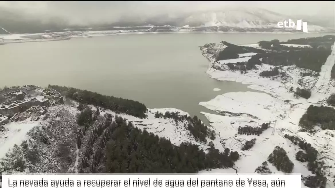 El temporal de los últimos días ha ayudado a recuperar ligeramente el nivel del pantano de Yesa, que ahora se sitúa en el 39%, una cantidad aún insuficiente.