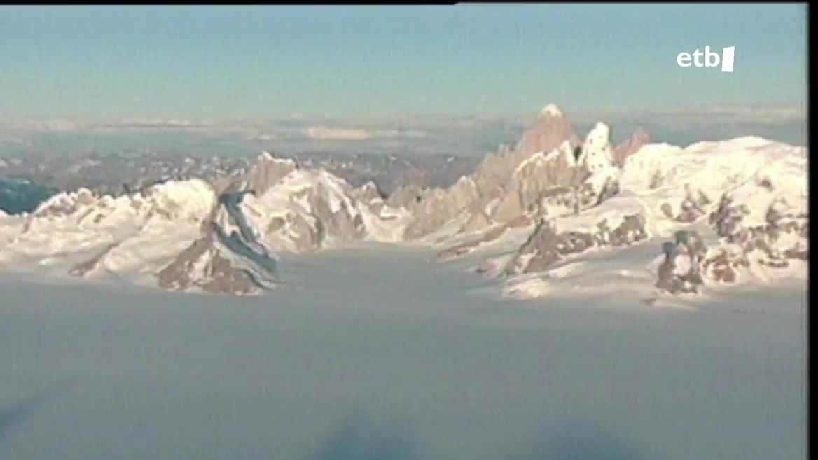 Iker Bilbao eta Amaia Agirre euskal mendizaleak desagertuta daude Patagoniako Fitz Roy mendian. Tokia oso arriskutsua da eta baldintza meteorologikoak oso gogorrak dira; horregatik, erreskate taldeak ez dira atera ere egin oraingoz haien bila.