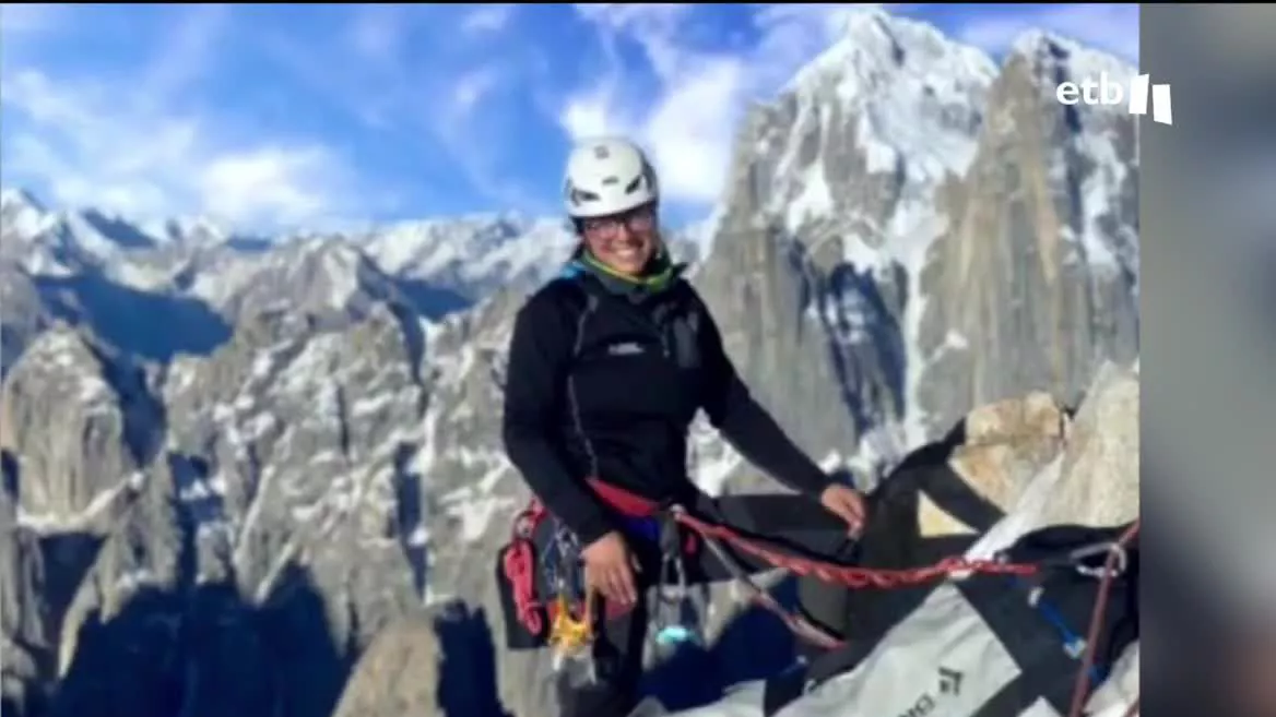 Se trata de las localidades de Amaia Agirre e Iker Bilbao, los alpinistas desaparecidos en el Fitz Roy. Son dos alpinistas con gran experiencia. Bilbao es bombero, y sus compañeros han querido lanzarle un mensaje de apoyo.