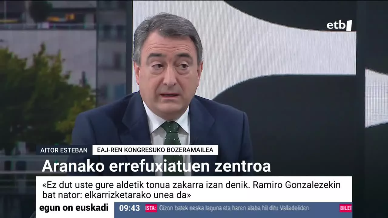 EAJren diputatuak "Egun on Euskadi" saioan adierazi duenez, Espainiako Gobernua une oro autonomia elkargoen eta udalen laguntza eskatzen ari da migrazio arazoari aurre egiteko. "Eskumena eurena bada, zergatik ez dira gauza proiektua aurrera eramateko?", galdetu dio bere buruari Aitor Estebanek.