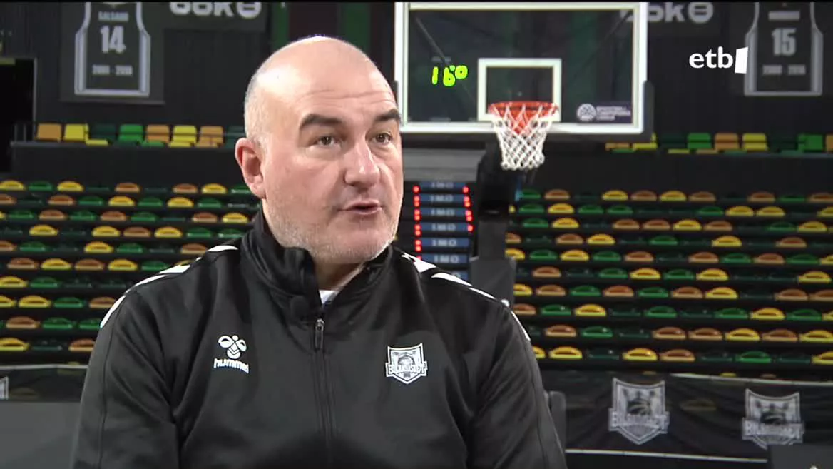 Surne Bilbao Basketek asteazkenean ekingo die Txapeldunen Ligako final zortzirenei, Miribillan, Darussafakarren aurka, 20:00etan. eitb.eus-ek eta ETB4k zuzenean emango dute partida. Bilbotar taldearen entrenatzailearekin izan da EITB Media.