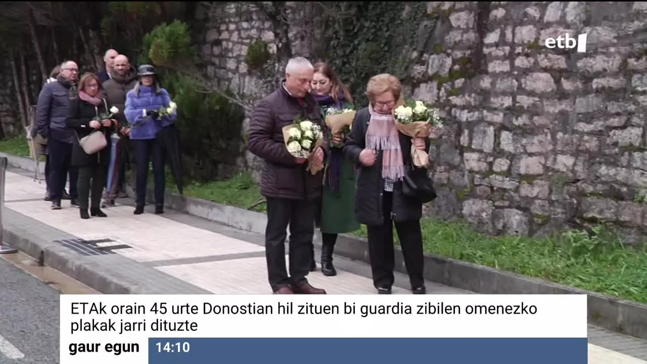 Donostiako Udalak terrorismoaren eta indarkeria politikoaren biktimen omenez jarri duen 26. oroigarria da, ETAk duela 45 urte hildako Juan Antonio Marcos Gonzalez eta Miguel Angel Iñigo Blancorena.