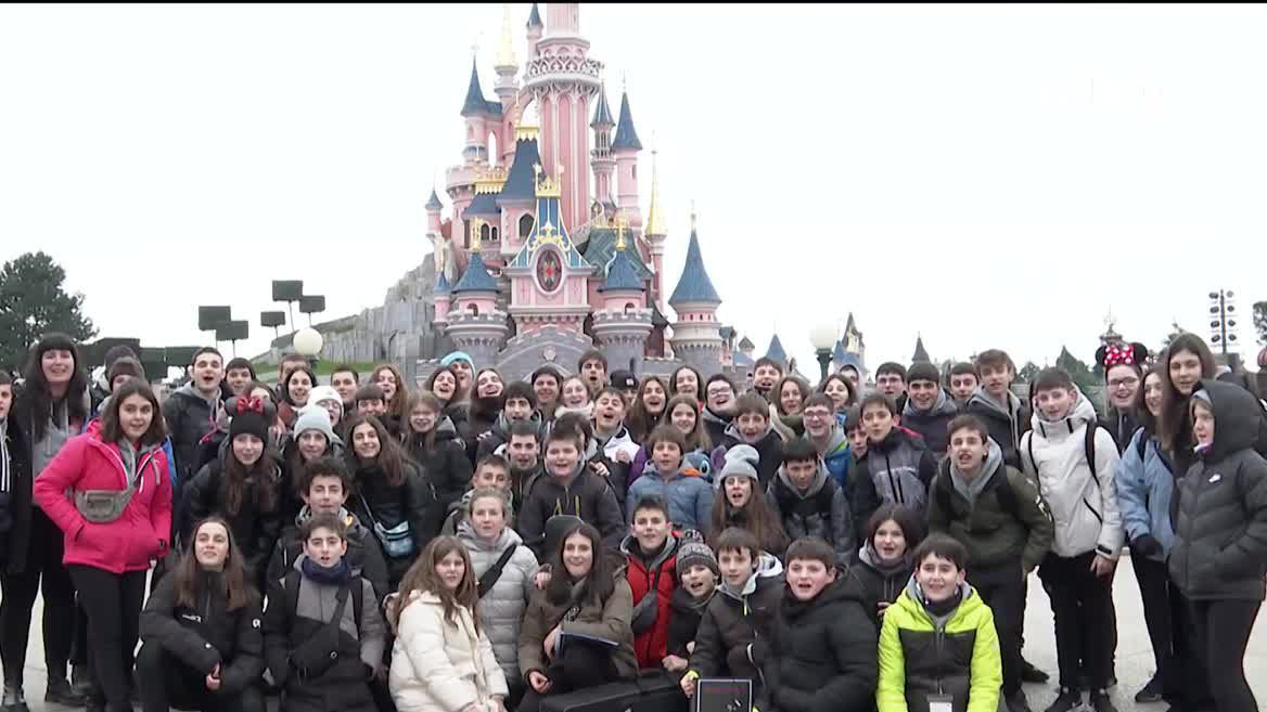 Han ganado el concurso organizado por Disney y han disfrutado del premio: dar un concierto en el parque de Disneyland París. Habían sido seleccionados antes, pero la pandemia retrasó su viaje. Esta vez sí que han conseguido viajar hasta allí y ofrecer una actuación.