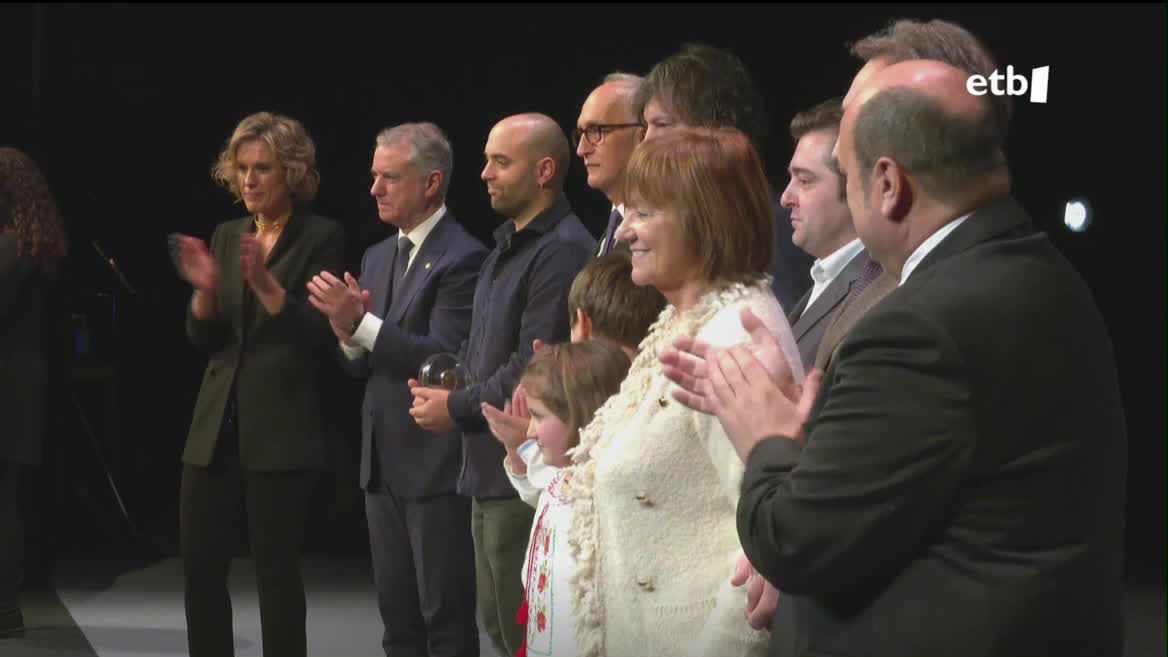 Mikel Sanchez medikua, Irakli Kokakhidze Georgiako Ametsa alderdiko burua, Aspace Gipuzkoa, Bilboko Orkestra Sinfonikoa eta Ukrainarekiko elkartasun ekintzak egindako elkarteak ere saritu dituzte.