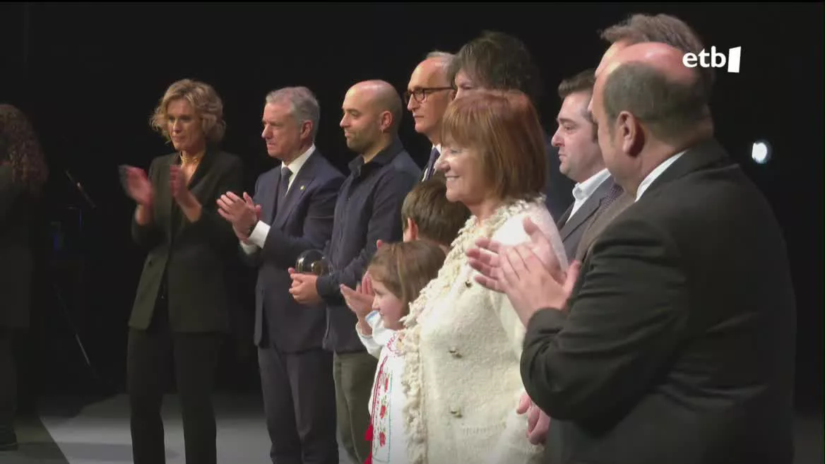 Mikel Sanchez medikua, Irakli Kokakhidze Georgiako Ametsa alderdiko burua, Aspace Gipuzkoa, Bilboko Orkestra Sinfonikoa eta Ukrainarekiko elkartasun ekintzak egindako elkarteak ere saritu dituzte.
