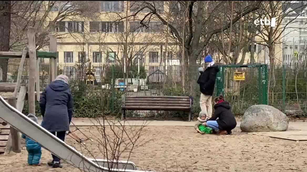 Hamarkada luzez Europako jaiotza tasarik txikiena izan ostean, duela urte batzuk asmo handiko familia politikak martxan jarri zituzten Alemanian, eta egun lortu dute piramide demografikoa gazteagotzea.