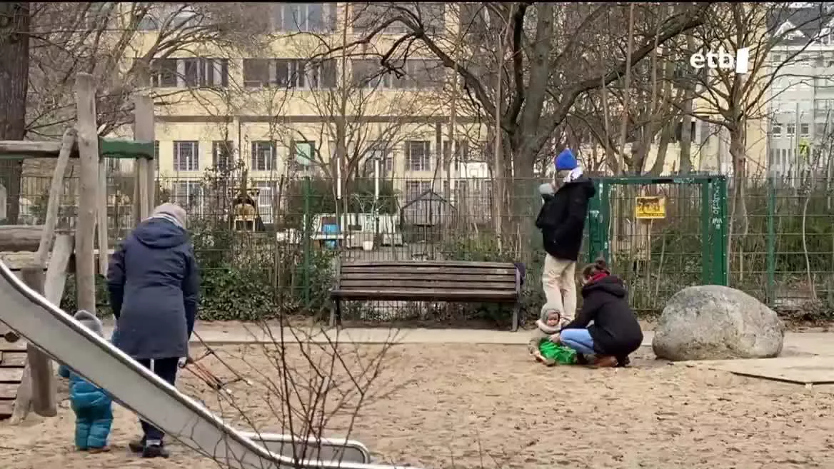 Hamarkada luzez Europako jaiotza tasarik txikiena izan ostean, duela urte batzuk asmo handiko familia politikak martxan jarri zituzten Alemanian, eta egun lortu dute piramide demografikoa gazteagotzea.