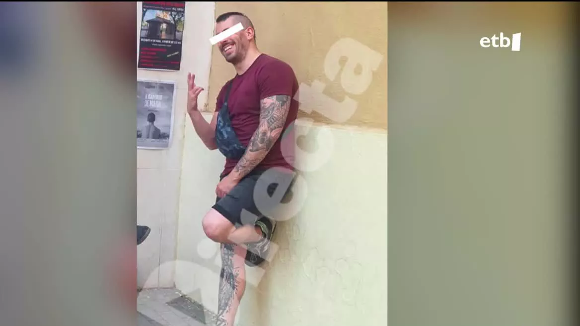 Polizia horrek harreman "afektibo-sexualak" hasten ei zituen hainbat emakumerekin, mugimendu sozialen informazioa lortzeko. Bost emakumek salatu dute agenteak erabili izan zituela.