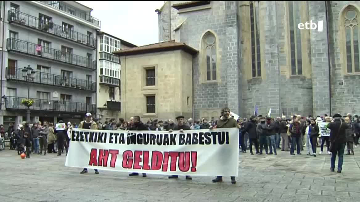 Kaltea zenbaterainokoa den ez dakitela eta espero baino okerragoa izan daitekeela adierazi dute. Azpiegituraren eraikuntza bera ere kritikatu dute, eraginkorra izango ez delakoan.