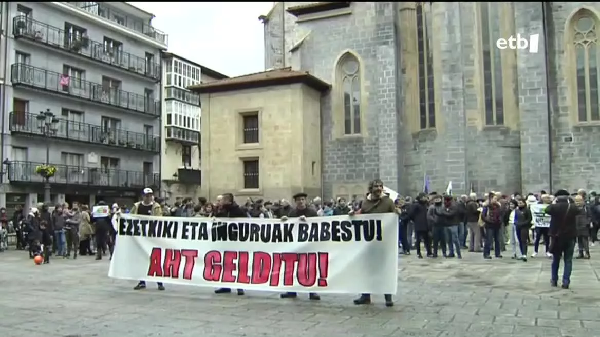 Kaltea zenbaterainokoa den ez dakitela eta espero baino okerragoa izan daitekeela adierazi dute. Azpiegituraren eraikuntza bera ere kritikatu dute, eraginkorra izango ez delakoan.
