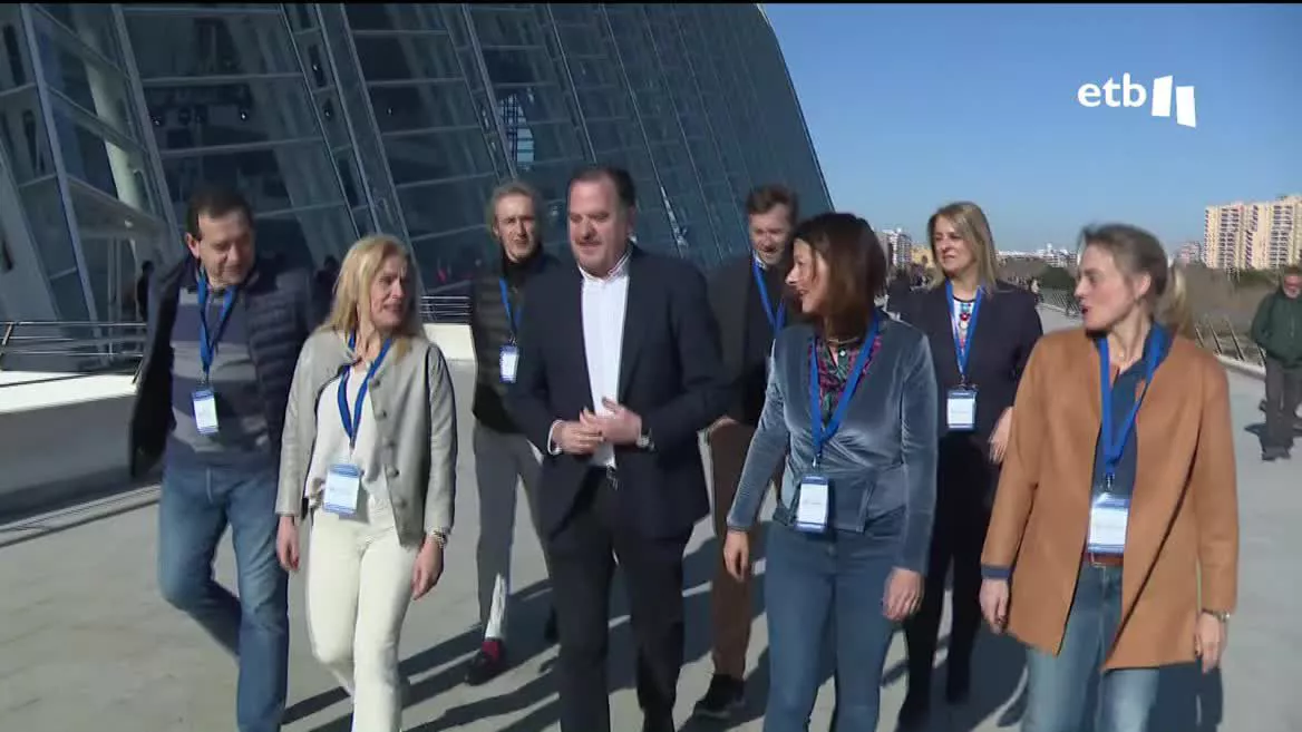 Los candidatos vascos del PP se encuentran en Valencia, en la convención intermunicipalista del partido. Carlos Iturgaiz ha puesto como ejemplo la gestión de los populares allí donde gobiernan, en contraposición a las leyes aprobadas por el gobierno Sánchez o por el PNV, que crean "alarma social".