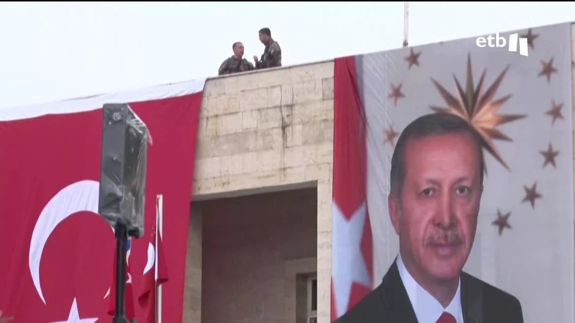 A tres meses de las elecciones en Turquía, la ilegalización del partido kurdo está cada vez más cerca. Ankara les ha acusado de tener relación con el PKK, al que considera terrorista. Los kurdos, en cambio, creen que es por motivos políticos, porque son la tercera fuerza del país.