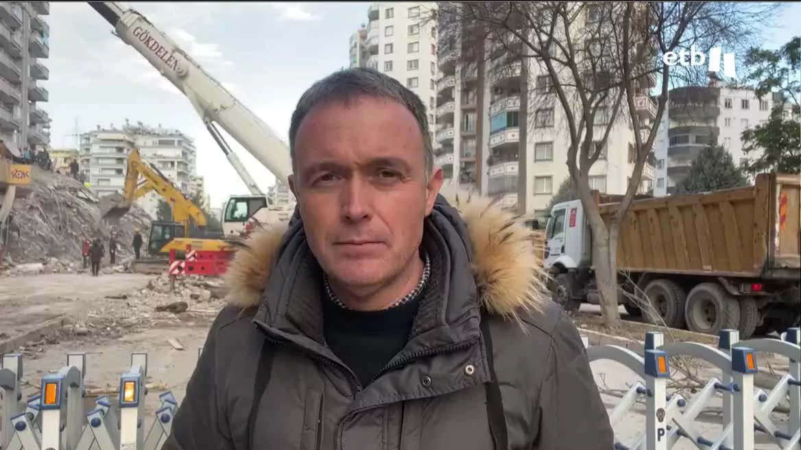 El Estado otomano prepara refugios en Antalya para miles de personas que se han quedado en la calle. 70 países han ofrecido ayuda al Gobierno turco. Sin embargo, la ayuda no ha llegado a las zonas del norte de Siria bajo control de los rebeldes, que han pedido ayuda internacional.
