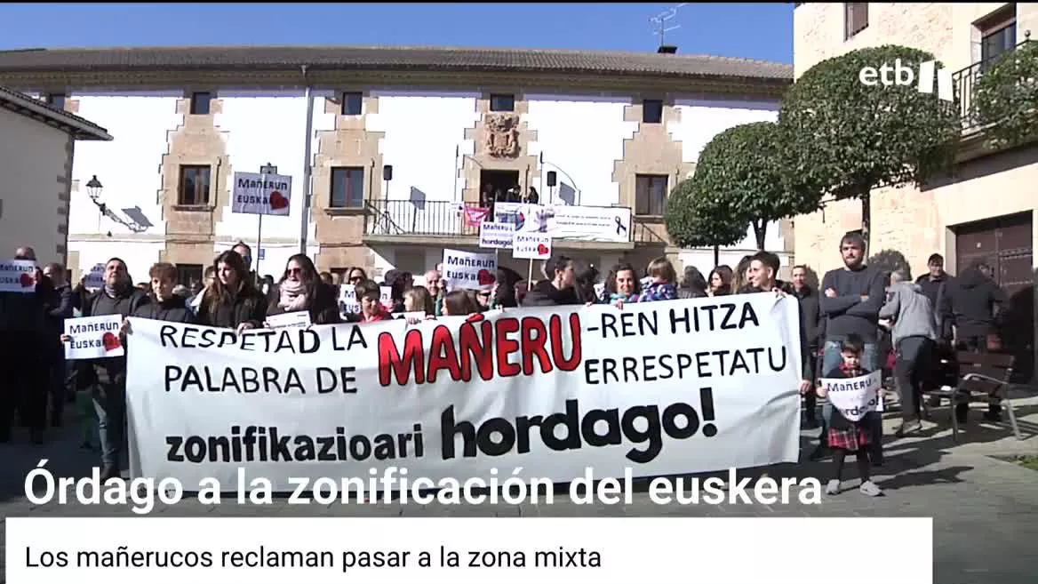 Concentración este mediodía en Mañeru. Captura de imagen de un vídeo de EITB Media.