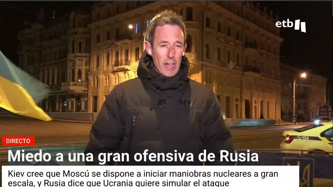 En los próximos días, con motivo del aniversario de la guerra, EITB ofrecerá informativos especiales desde la capital ucraniana, Kiev. Como adelanto, está en Ucrania el jefe de área internacional de ETB, Mikel Reparaz. Allí ha visto de primera mano los problemas que tienen con la electricidad.
