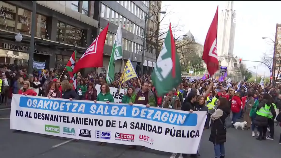 Los participantes se han mostrado preocupados por la situación del servicio vasco de salud, y los trabajadores piden mejorar las condiciones laborales.