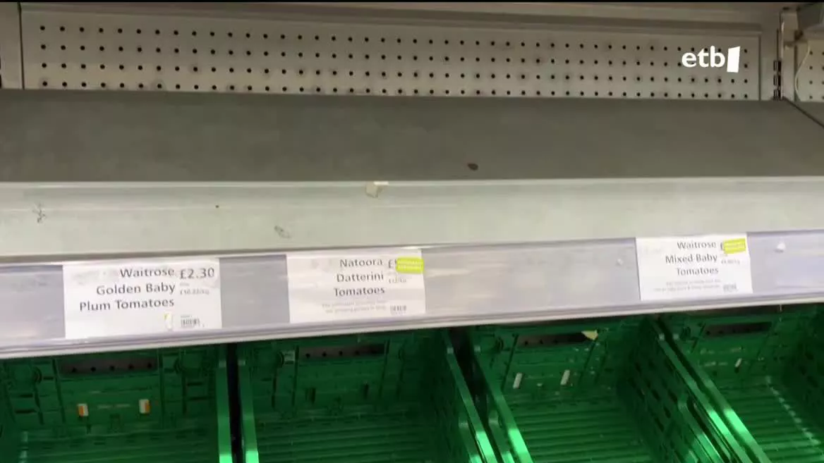 Tomateen % 95 inportatzen du Erresuma Batuak urteko garai honetan, Espainiatik eta Ipar Afrikatik. Erresuma Batuko nekazarien elkartek eskasiak okerrera egingo duela aurreikusten du, eta diru laguntzak eskatu ditu.