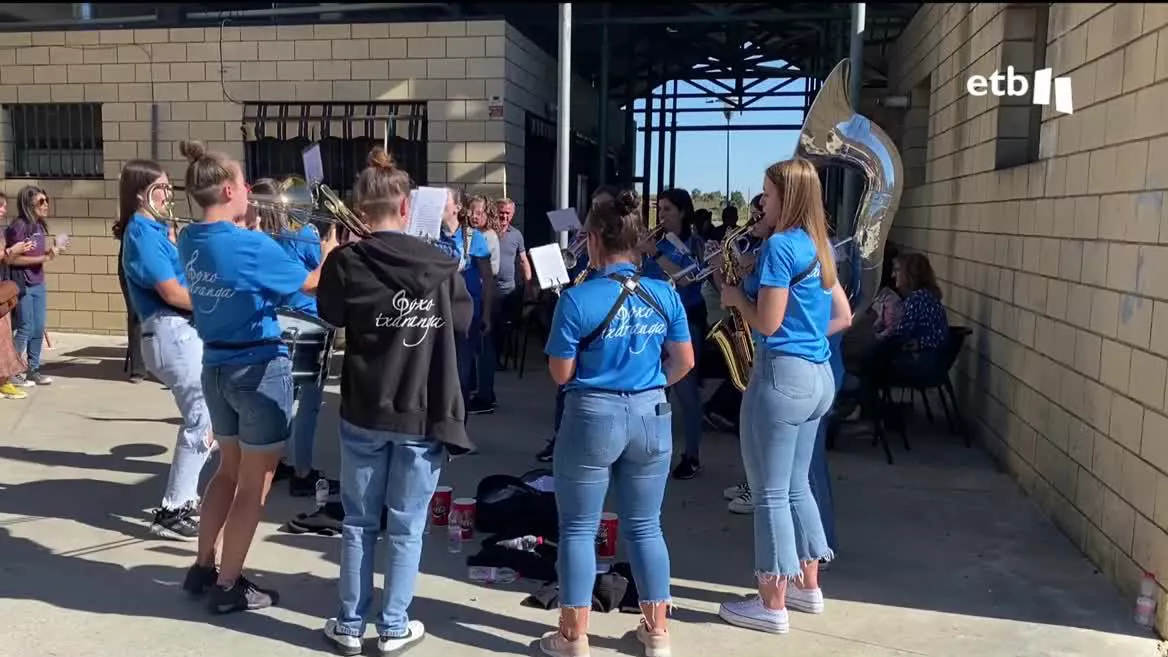 La txaranga Goxo nació con el objetivo de reivindicar el papel de la mujer en las bandas. En el Estado sólo hay otro semejante. El 2 de julio salieron por primera vez a la calle en Aibar (Navarra) y desde entonces no han parado, "Ay mamá" de Rigoberta Bandini es su himno.