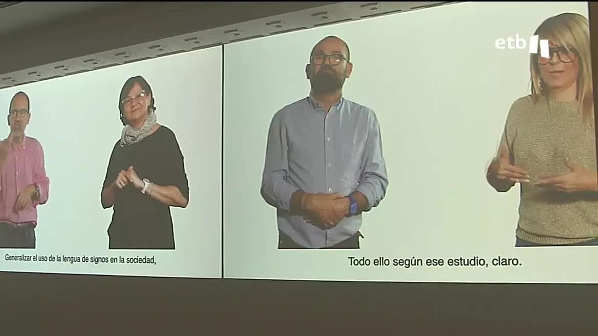 Participan 16 personas sordas, que reunidas en parejas tratan diversos temas. Uno de los objetivos de la videoinstalación, que según su autor tiene mucho de documental, es crear puentes. La de Antoni Abad es una de las seis obras que en 2018 obtuvo la beca Multiverso.