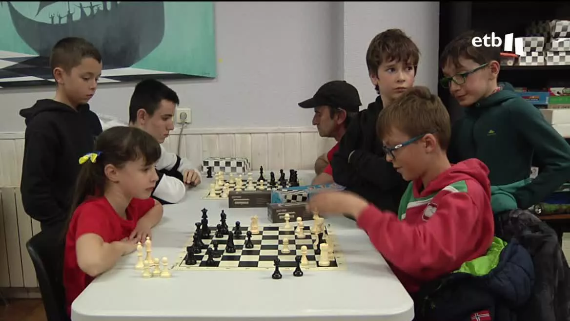 Krhystiyna Yatseiko tiene 9 años y nacío en Leopolis. Este fin de semana se ha impuesto a los otros 118 competidores del Campeonato de Ajedrez de Álava.