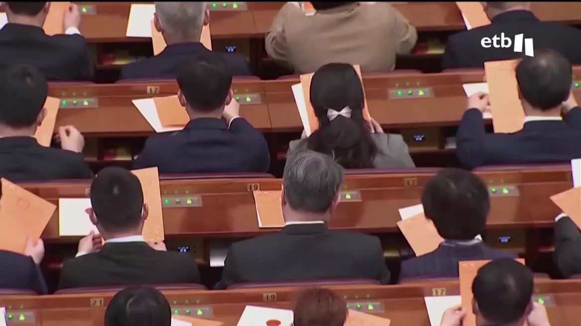 En China, en el penúltimo día de la Asamblea Nacional, han elegido a los ministros que faltaban por ser nombrados. Como viene siendo habitual en los últimos meses,  se trata de nombres muy cercanos al presidente Xi Jinping.