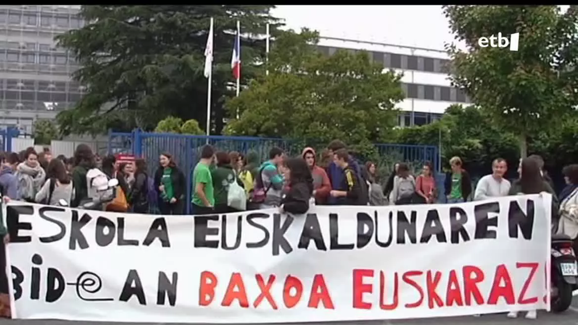 Aurten lehen aldiz Seaskako ikasleek euskaraz egin ahal izango dute Brebeta osoa, 14-15 urteko ikasleek kolegioaren amaieran egin behar izaten duten proba. 2016an Frantziako Gobernuak erreforma egin zuen, eta zientzia arloko gaiak frantsesez egitera behartu zituen kolegioak.