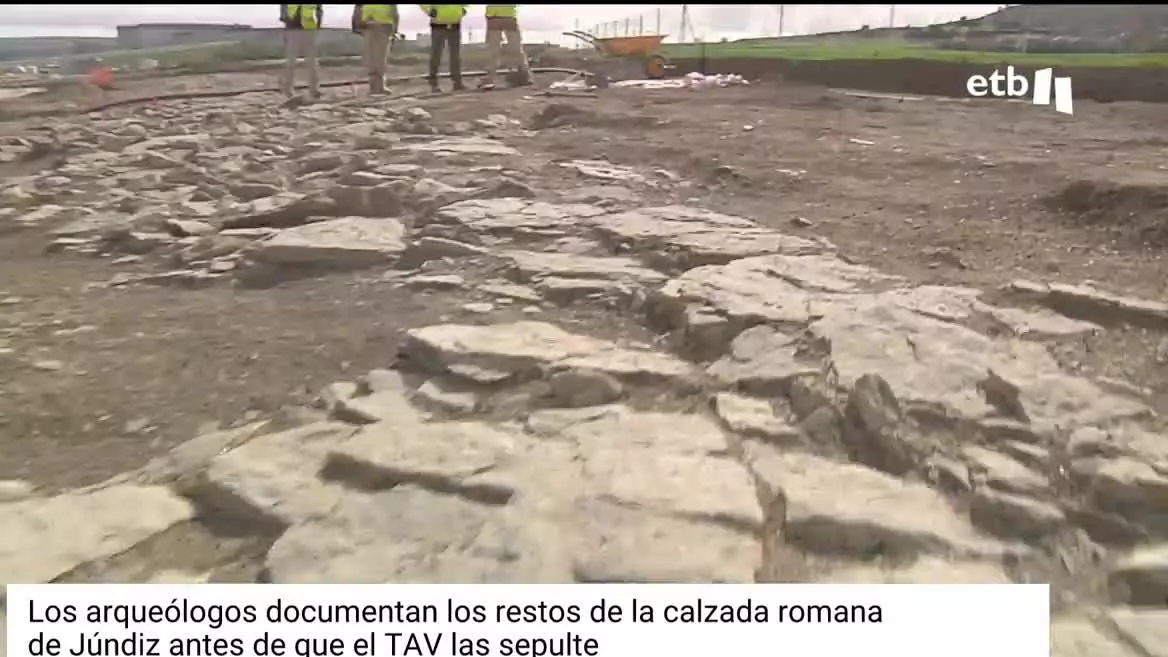 Los arqueólogos se encuentran documentando los restos de la calzada antes de que el TAV las sepulte.