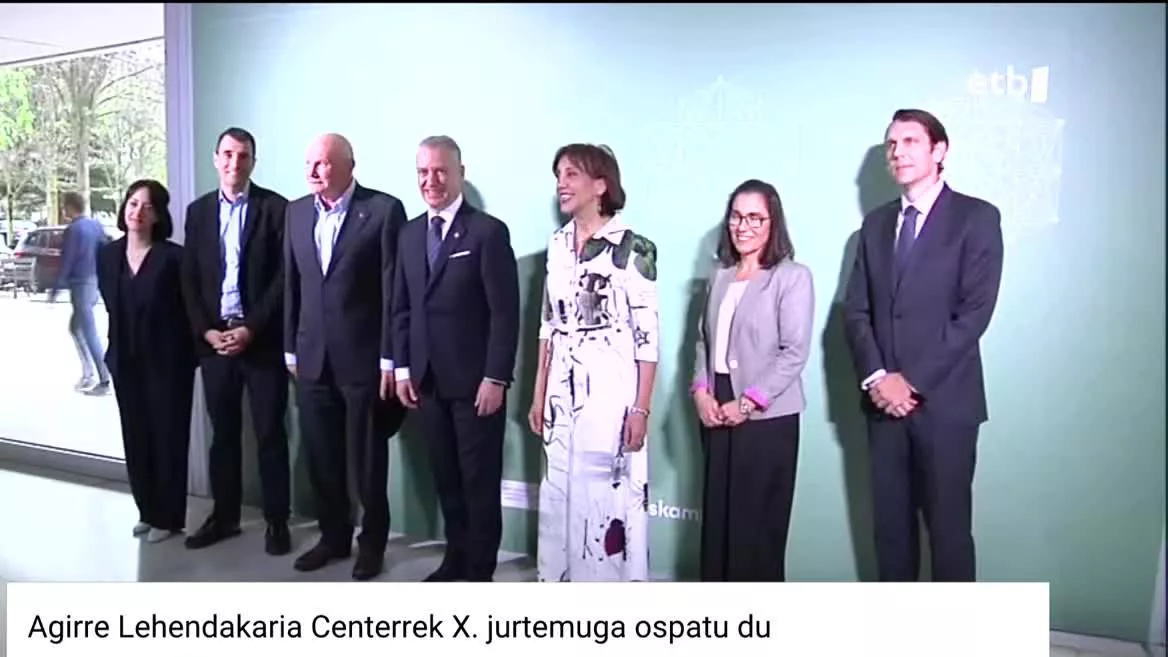 Hainbat ordezkari instituzional eta politiko eta kulturaren eta kirolaren aurpegi ezagun izan dira ekitaldian.
