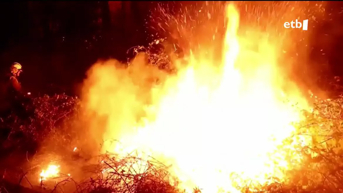 Euriak egoera samurtzen lagunduko du. Unerik txarrenean, 135 foku piztuta egon ziren egunotan.