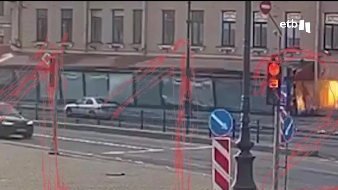 Ha sido asesinado un conocido bloguero ucraniano muy cercano al Kremlin cuando daba una charla militarista en una cafetería, y hay también 25 personas heridas. El bloguero Vladlen Tatarsky era muy conocido por el seguimiento que realizaba de la guerra de Ucrania.