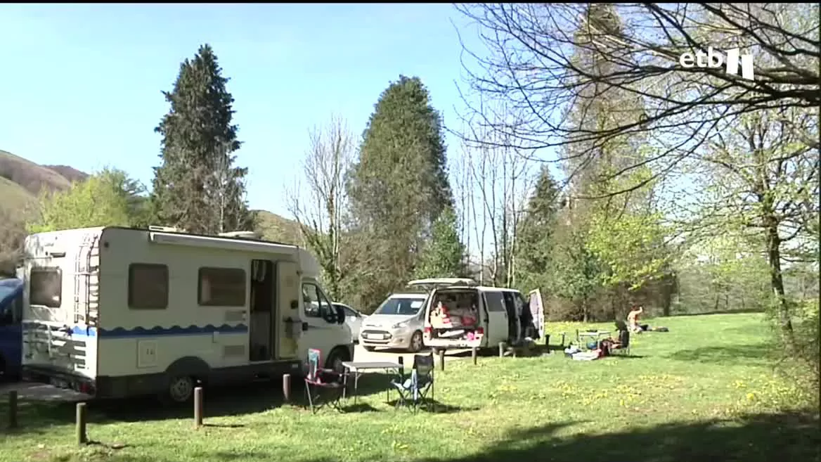 Han multiplicado los controles policiales tras el ataque a pedradas perpetrado contra autocaravanas aparcadas en el párking de Otsondo. Se trata del tercer ataque desde el pasado noviembre.