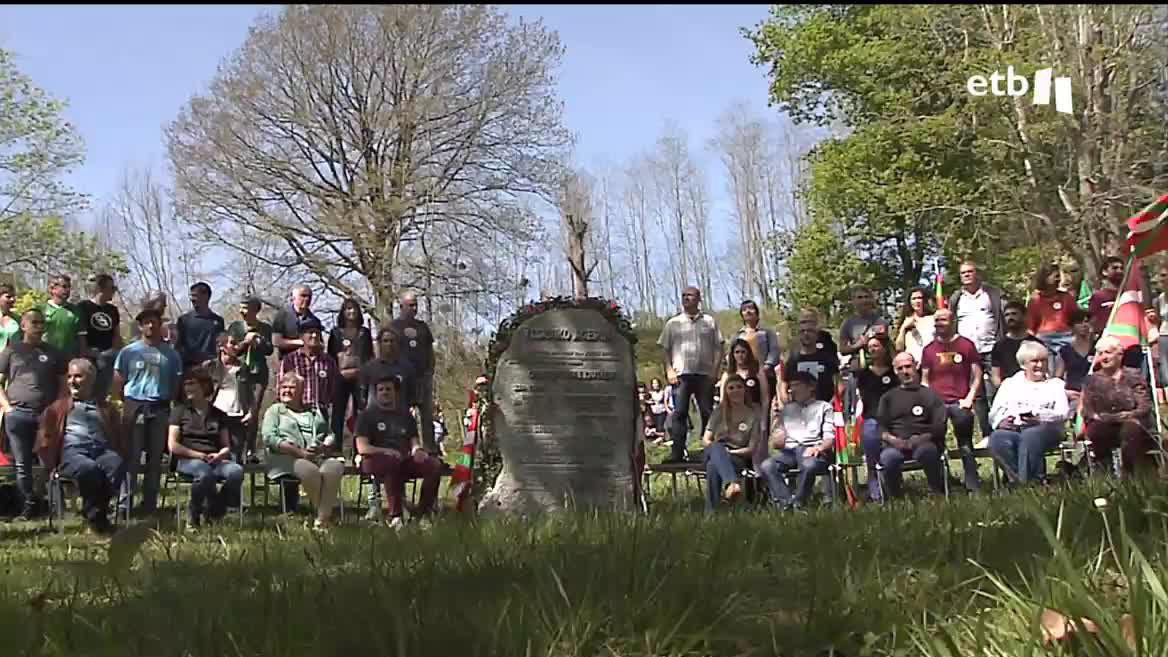 El movimiento Bagira ha celebrado el Aberri Eguna en Itsasu, tal y como se hizo por primera vez en Iparralde hace 60 años. Han reivindicado el renacimiento y fortalecimiento del movimiento abertzale.