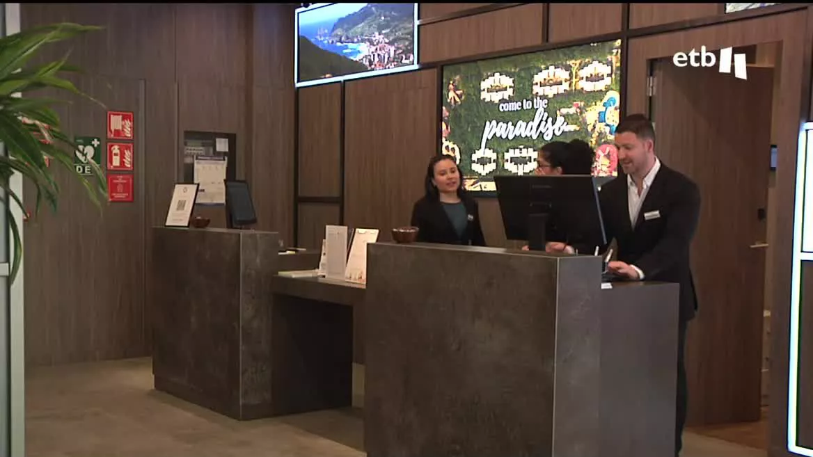 La ocupación hotelera ha sido del 93 % y del 87 % en los alojamientos rurales. También en la hostelería han notado la afluencia de turistas. Aunque algunos siguen de vacaciones, ya se terminan para muchos. La ocupación descenderá estos próximos días pero el balance no es positivo.