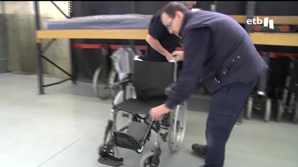 COCEMFE y ASPACE han llamado a donar las muletas, sillas de ruedas, taca-tacas... abandonados en casa para poder reutilizarlos.