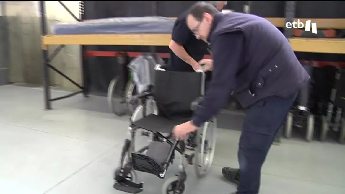 COCEMFE y ASPACE han llamado a donar las muletas, sillas de ruedas, taca-tacas... abandonados en casa para poder reutilizarlos.